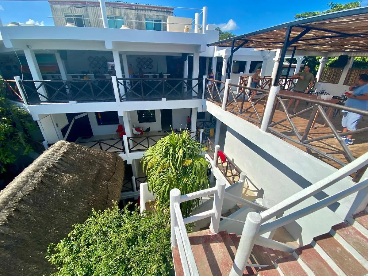 Why Not Rooftop Party Hostel Playa del Carmen Mexiko